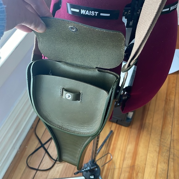 Brooks olive green leather bike seat handbag. - Picture 7 of 12